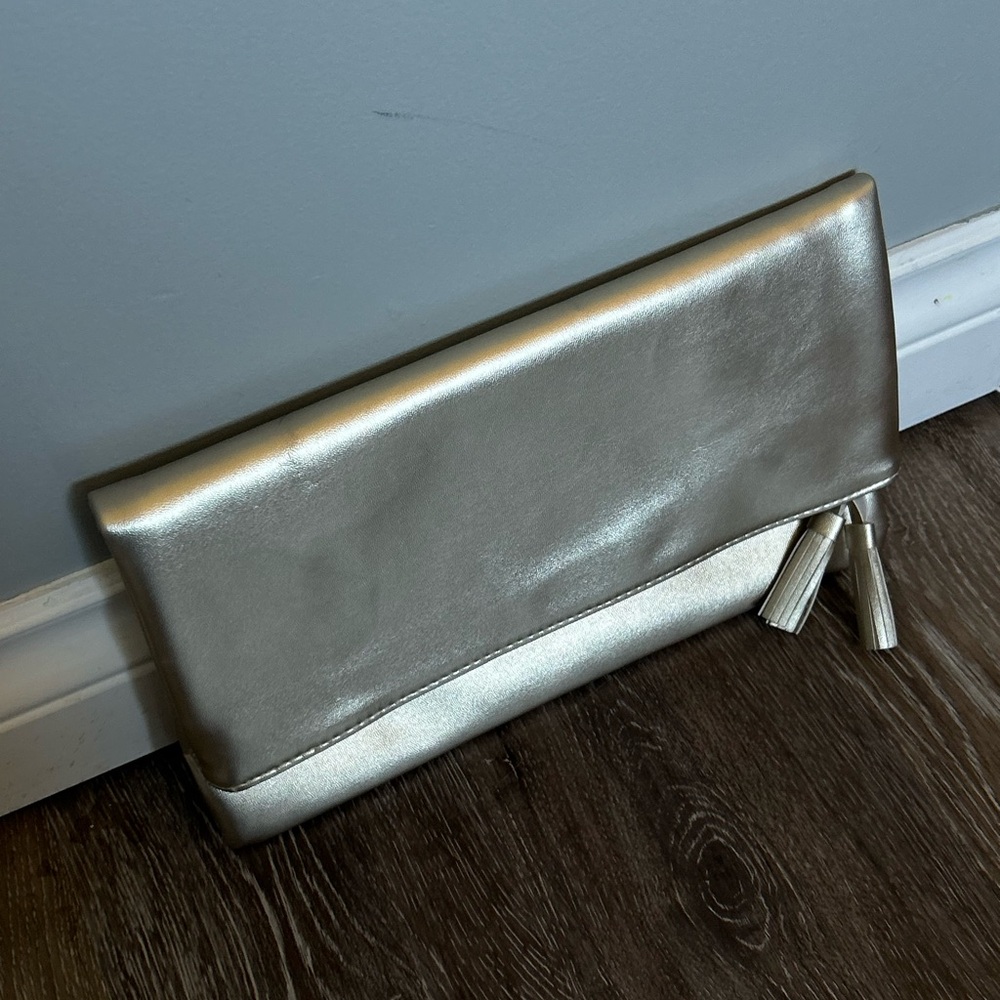 Gold clutch